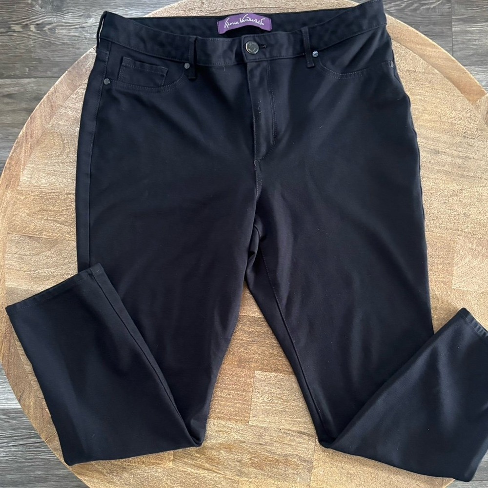 Gloria Vanderbilt Black stretchy pants straight leg size 14